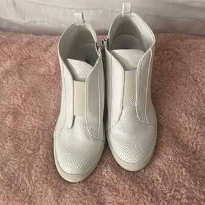White wedge tennis shoes